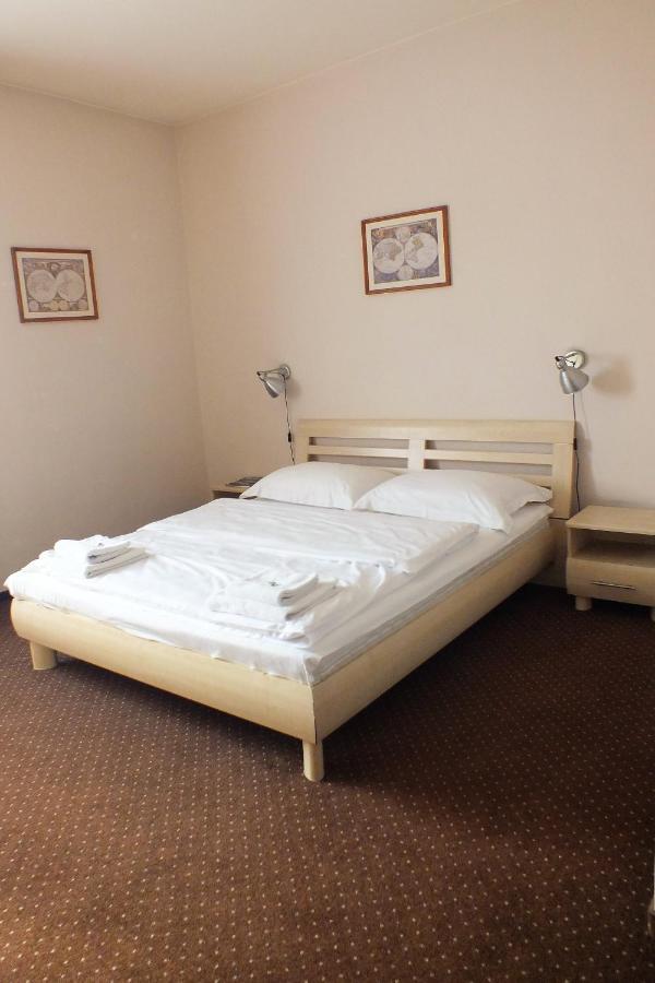 Motel Subaru Varsó Kültér fotó