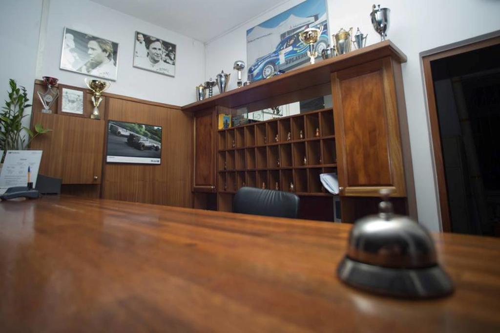 Motel Subaru Varsó Kültér fotó