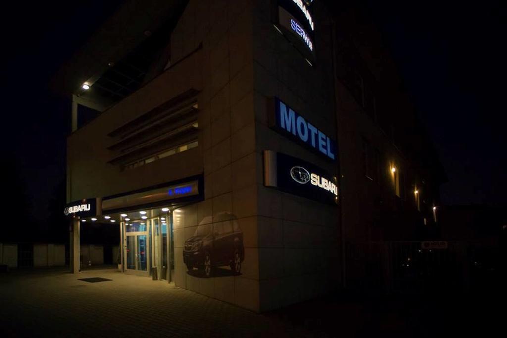 Motel Subaru Varsó Kültér fotó