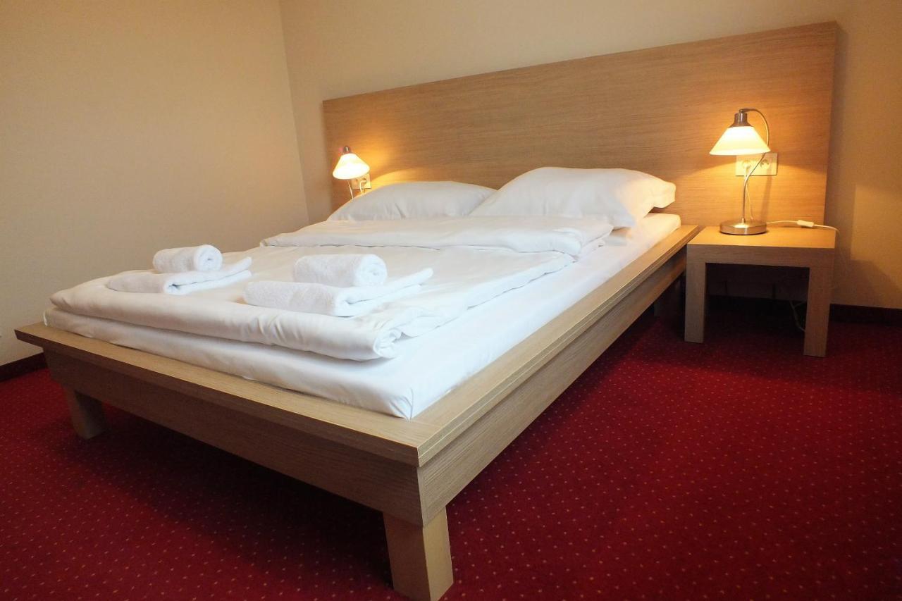 Motel Subaru Varsó Kültér fotó