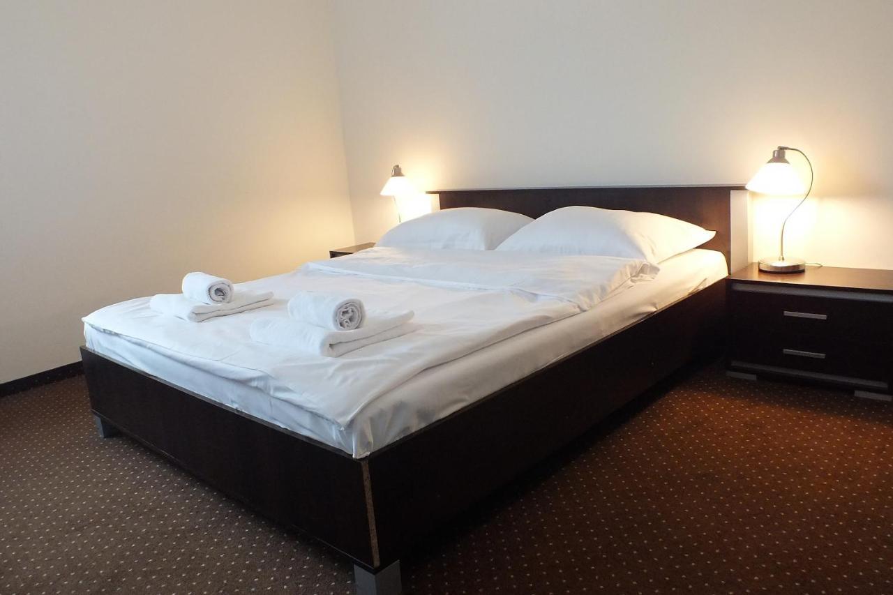 Motel Subaru Varsó Kültér fotó